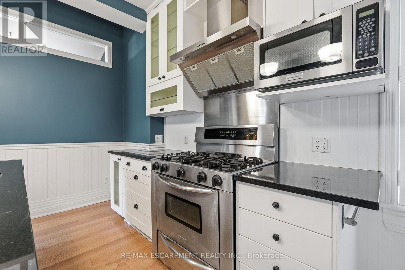 Main - 359 Herkimer Street, Hamilton, Ontario  L8P 2J2 - Photo 12 - X13673418