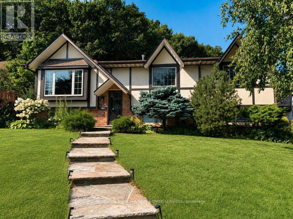 4 SUNHAVEN COURT