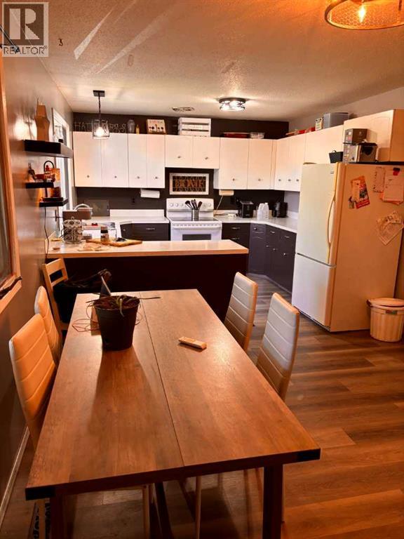 804 7 Street, Fox Creek, Alberta  T0H 1P0 - Photo 3 - A2337228