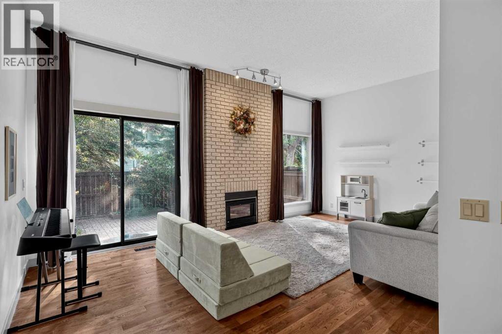 571 Point Mckay Grove NW, Calgary, Alberta T3B 5C4 - Photo 3 - A2332324