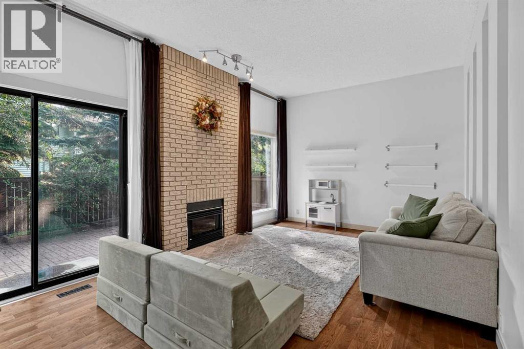 571 Point Mckay Grove NW, Calgary, Alberta T3B 5C4 - Photo 4 - A2332324