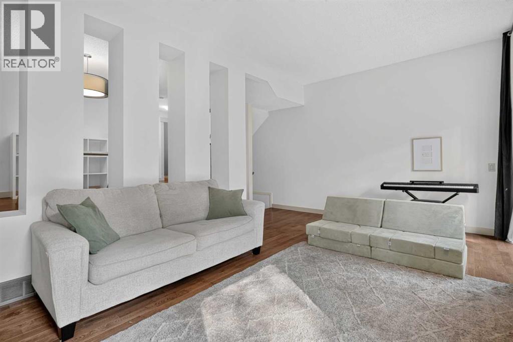 571 Point Mckay Grove NW, Calgary, Alberta T3B 5C4 - Photo 6 - A2332324