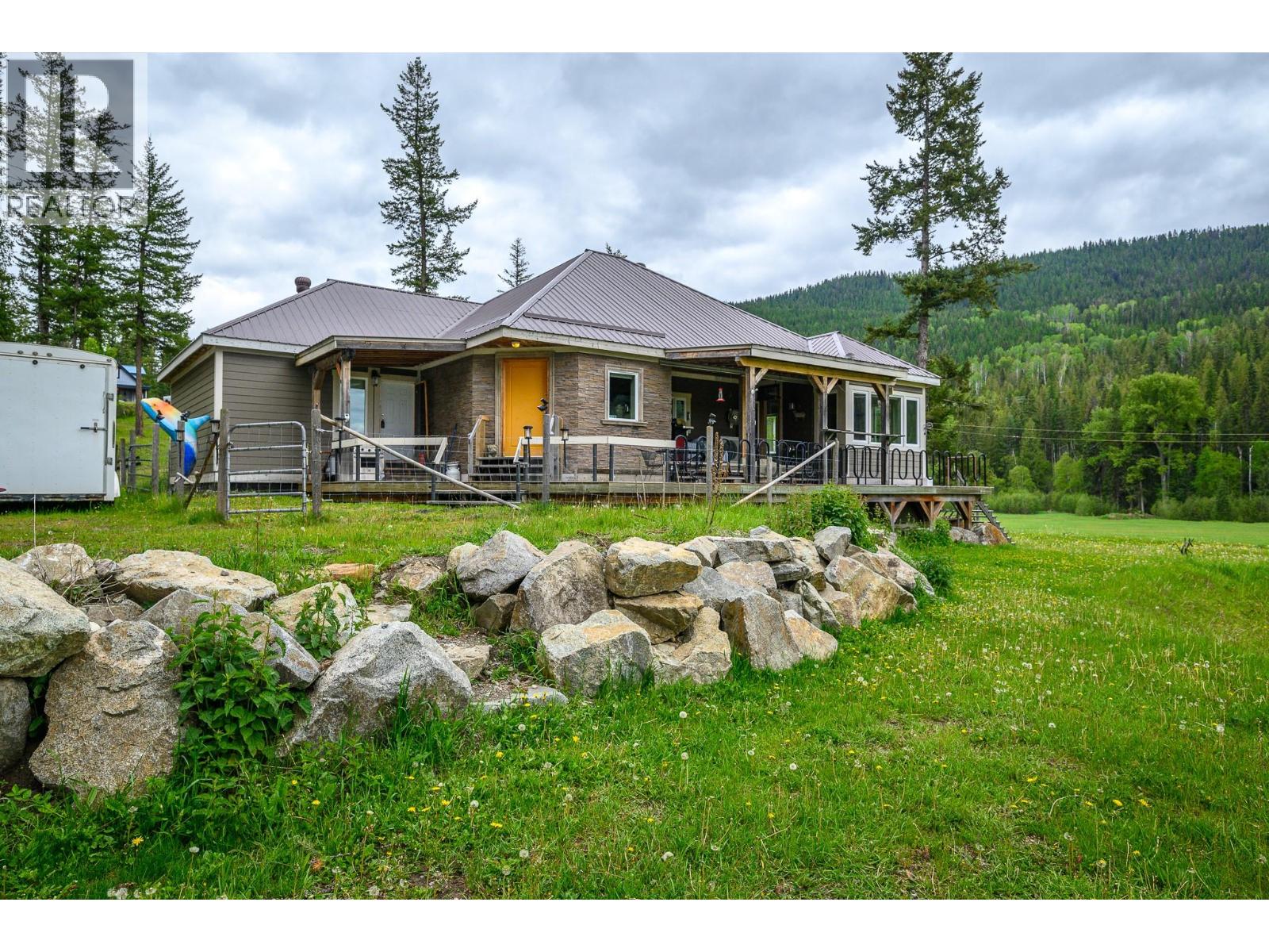 4 Hollingsworth Road, Cherryville, British Columbia