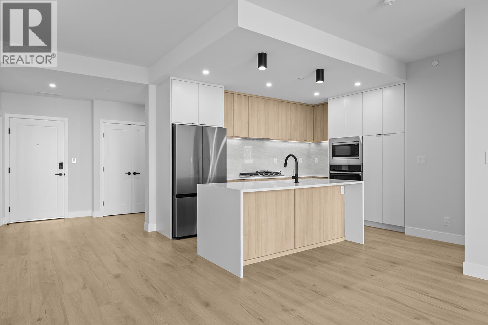 75 Predator Ridge Drive Unit# 301, Vernon, British Columbia  V1H 1G4 - Photo 1 - 10397008