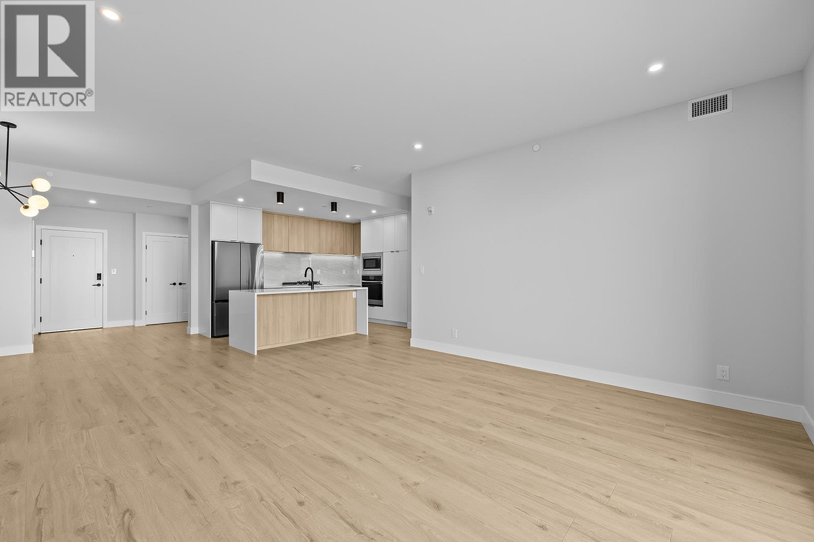 75 Predator Ridge Drive Unit# 301, Vernon, British Columbia  V1H 1G4 - Photo 14 - 10397008