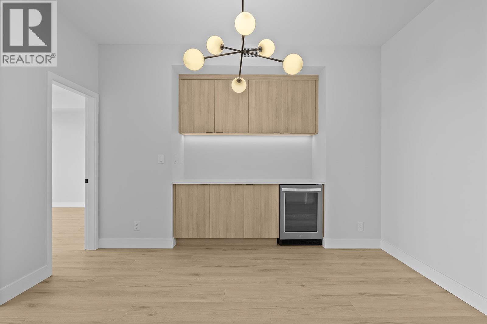 75 Predator Ridge Drive Unit# 301, Vernon, British Columbia  V1H 1G4 - Photo 3 - 10397008