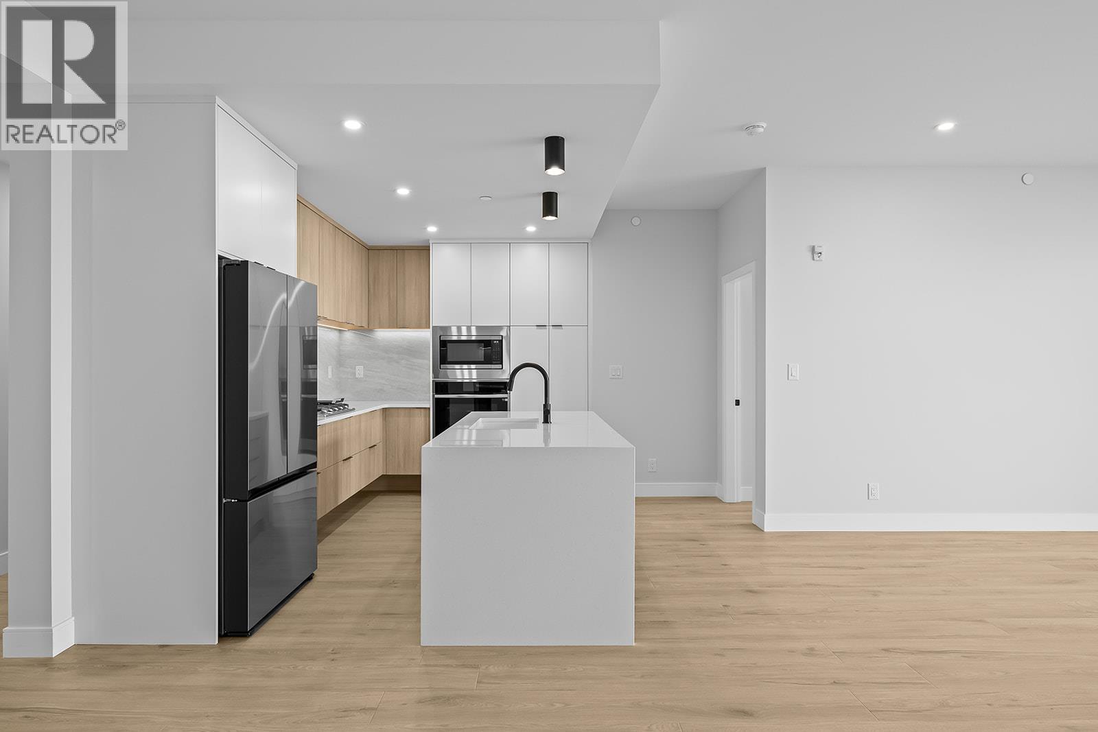 75 Predator Ridge Drive Unit# 301, Vernon, British Columbia  V1H 1G4 - Photo 4 - 10397008
