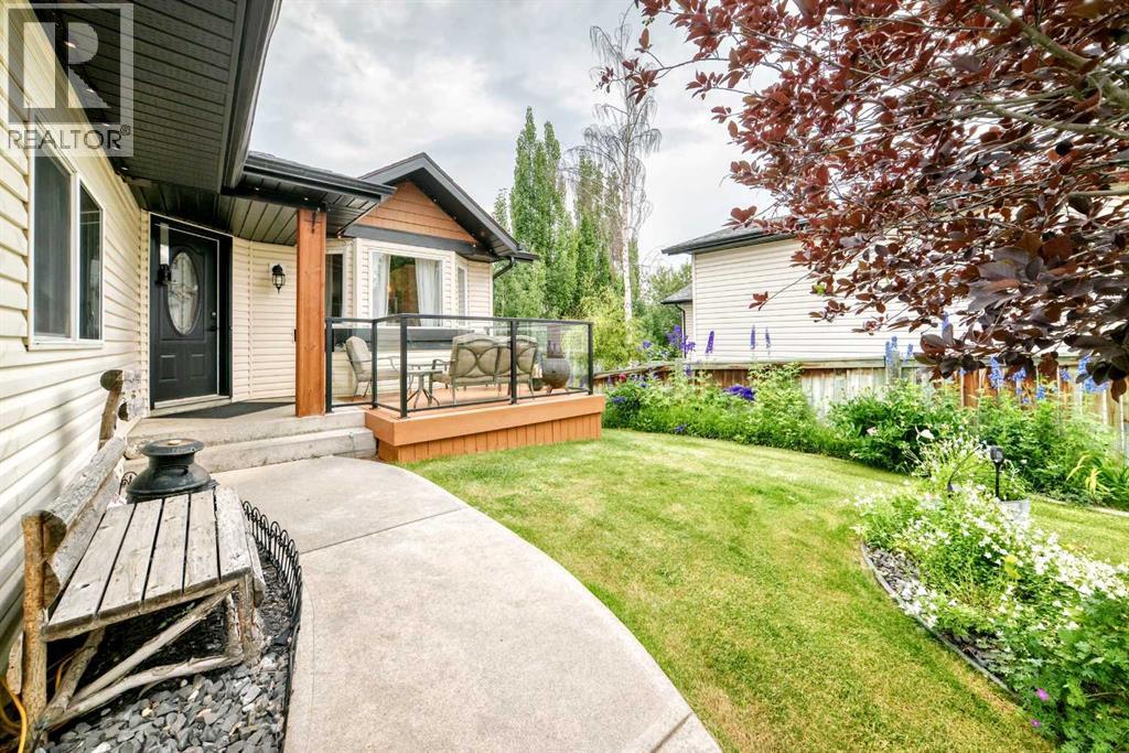 61 West Edge Road, Cochrane, Alberta  T4C 1M7 - Photo 2 - A2337172