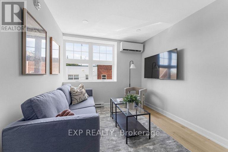 201 - 658 Somerset Street W, Ottawa, Ontario K1R 5K4 - Photo 2 - X13673610