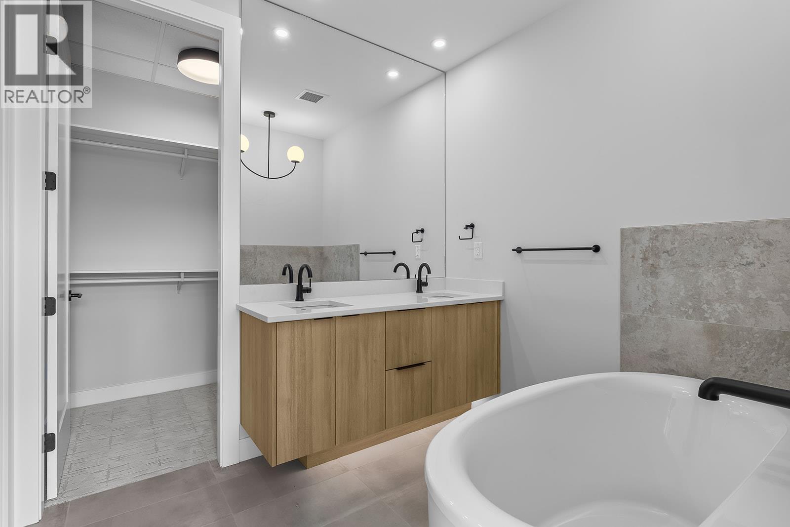 75 Predator Ridge Drive Unit# 205, Vernon, British Columbia  V1H 1G4 - Photo 27 - 10397002