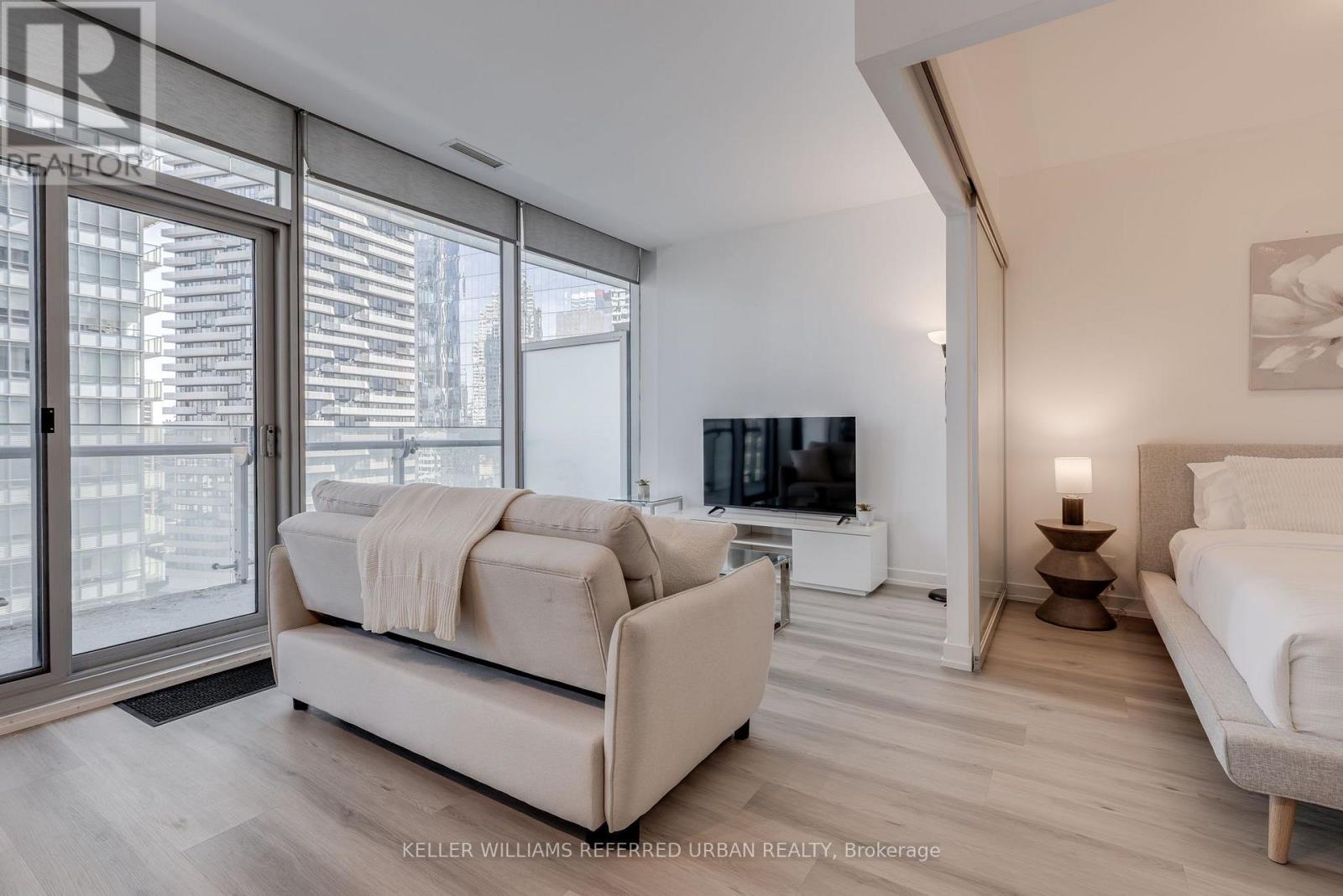 1812 - 14 York Street, Toronto, Ontario  M5J 0B1 - Photo 3 - C13673594