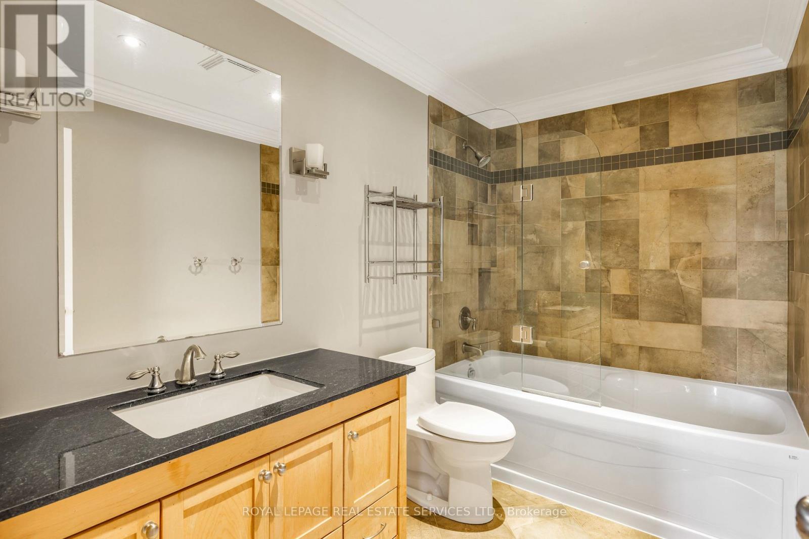 1387 Willowdown Road, Oakville, Ontario  L6L 1X2 - Photo 33 - W13673574
