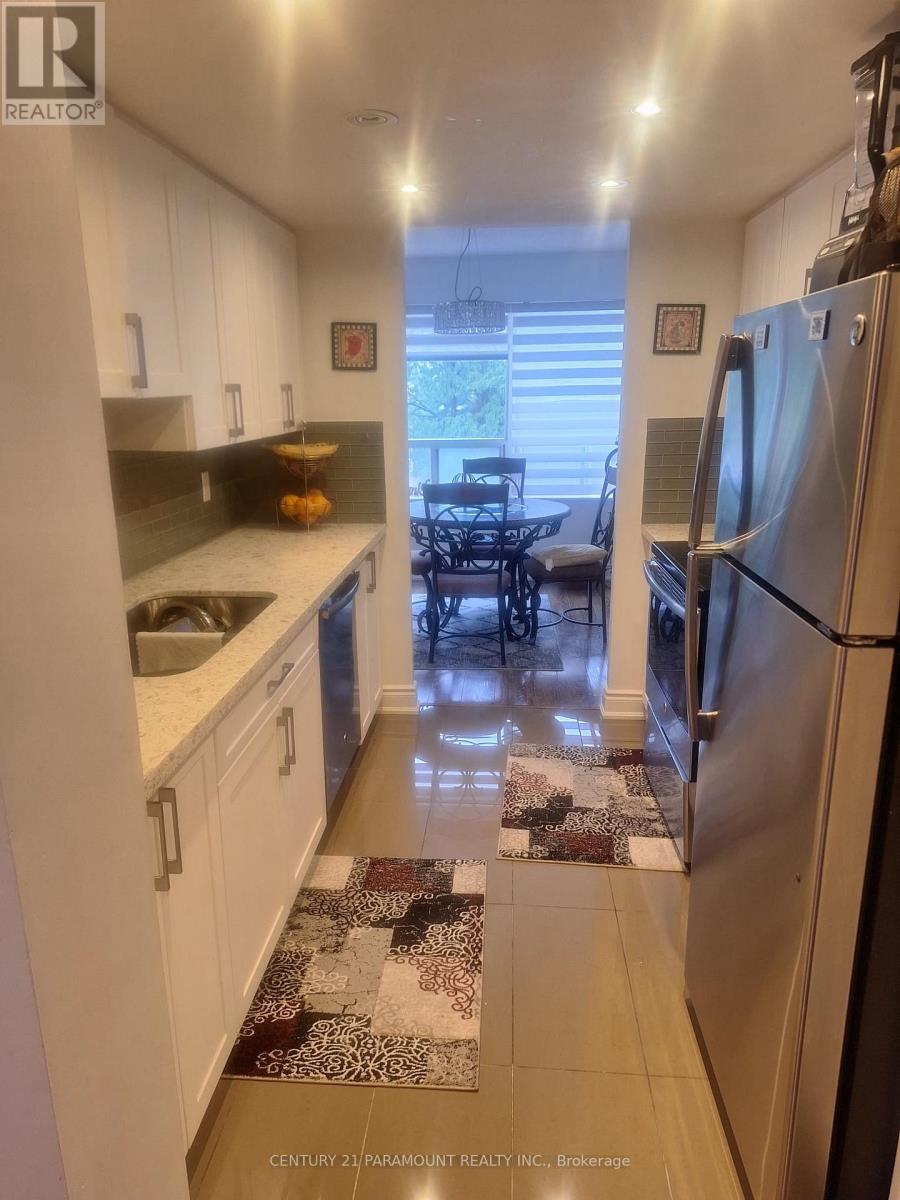 404 - 325 Webb Drive N, Mississauga, Ontario  L5B 3Z9 - Photo 2 - W13673580