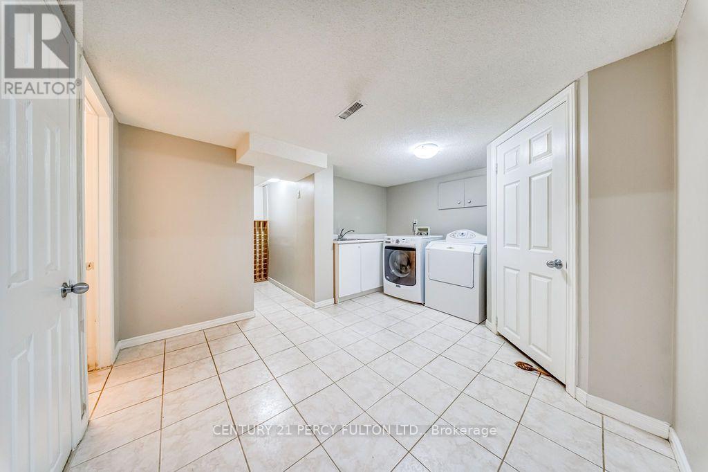 5522 Holbrook Road, Mississauga, Ontario  L5M 5G4 - Photo 31 - W13673606