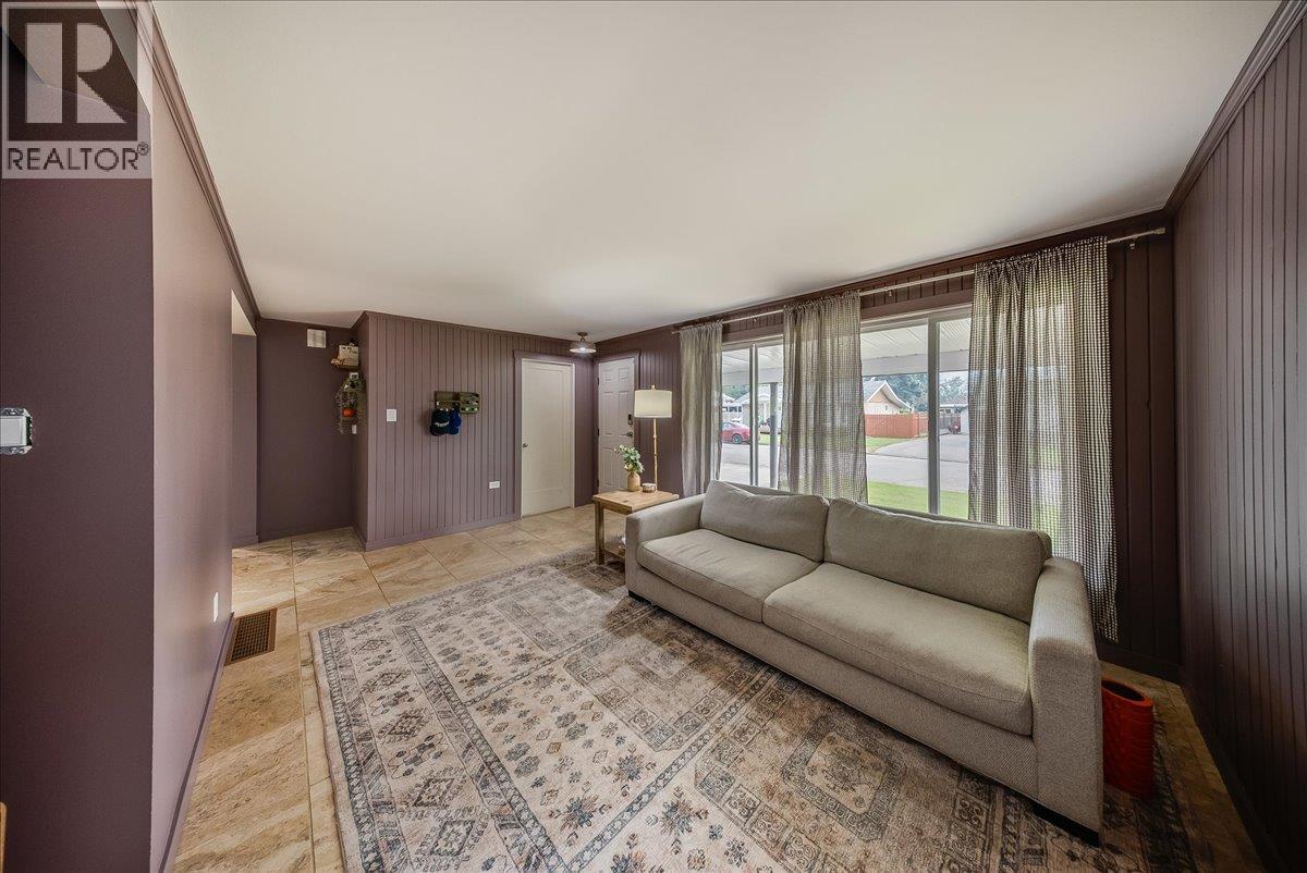 1021 Regan Crescent, Trail, British Columbia V1R 1C2 - Photo 4 - 10397299
