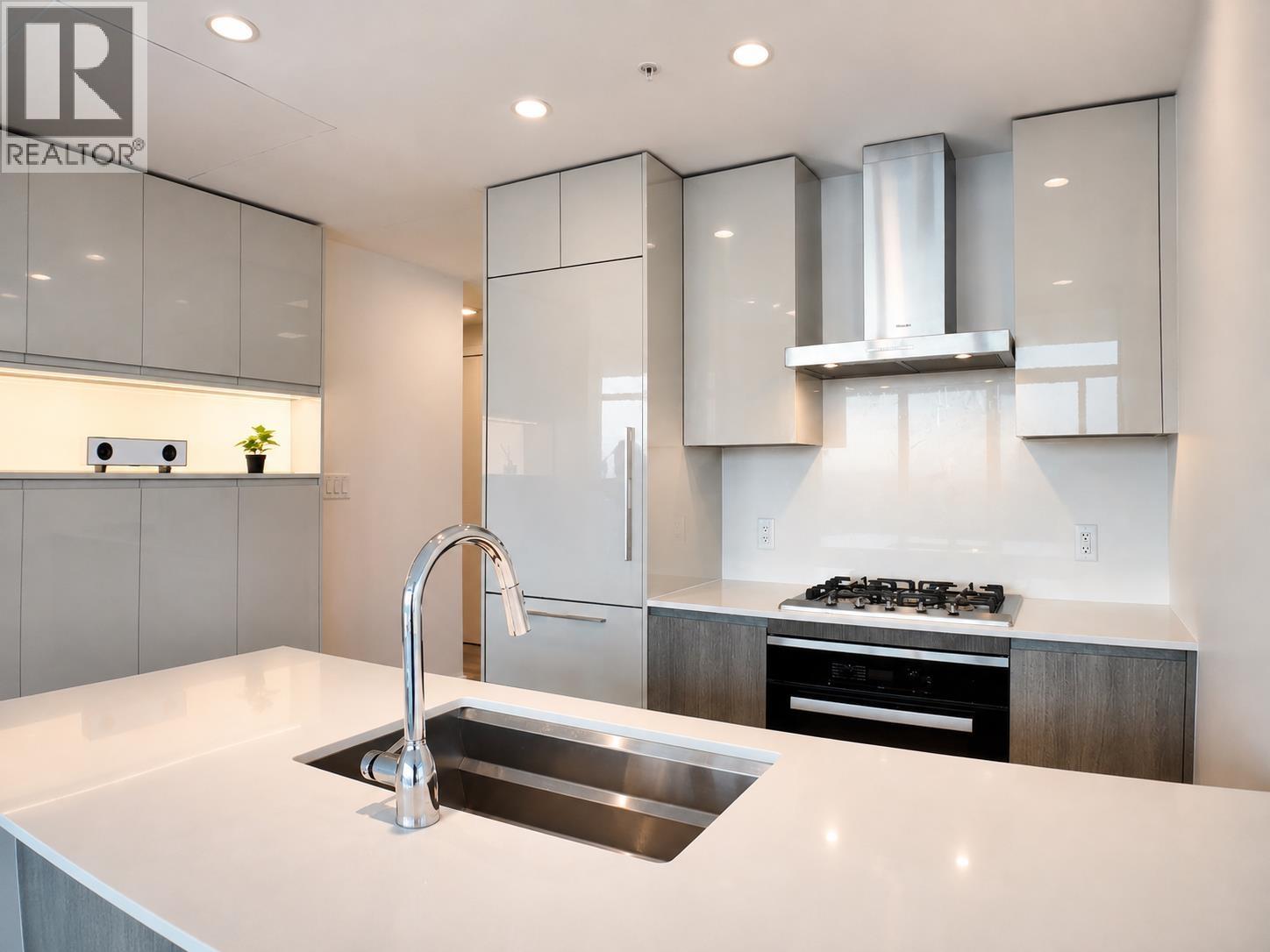 1804 6511 SUSSEX AVENUE, Burnaby, British Columbia