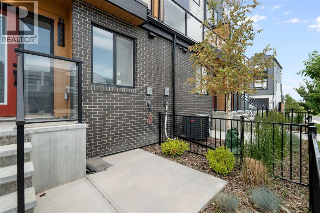 8528 21 Avenue Se, Calgary, Alberta T2A 7W8 - Photo 2 - A2335857