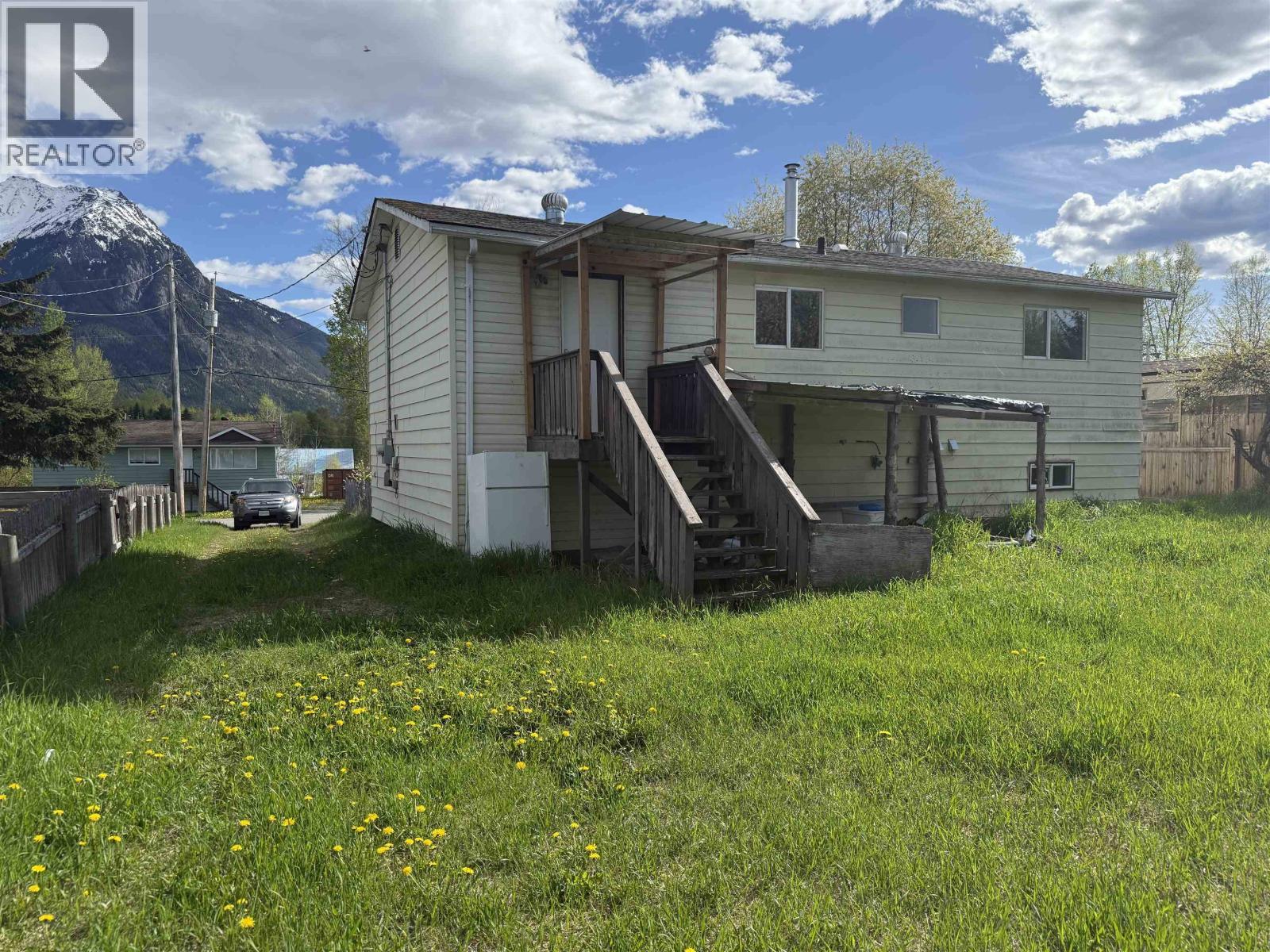 2131 24th Avenue, Hazelton, British Columbia  V0J 2J1 - Photo 2 - R3155636