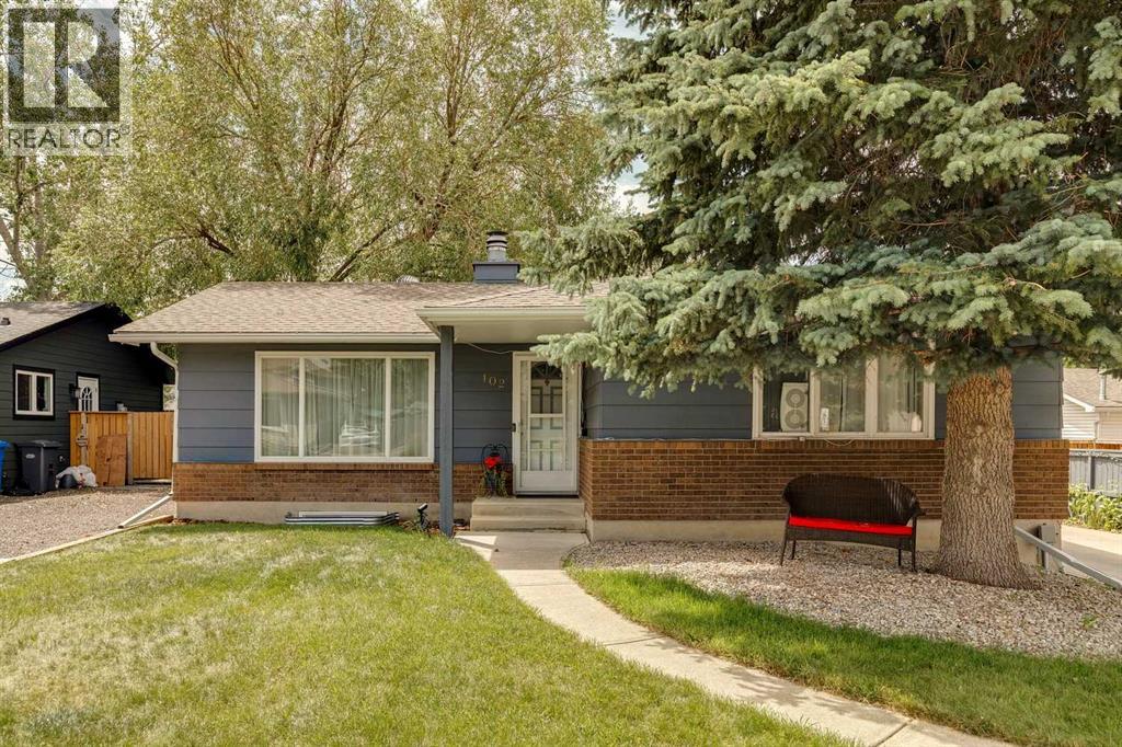 102 Thorson Crescent, Okotoks, Alberta  T1S 1C8 - Photo 1 - A2329194