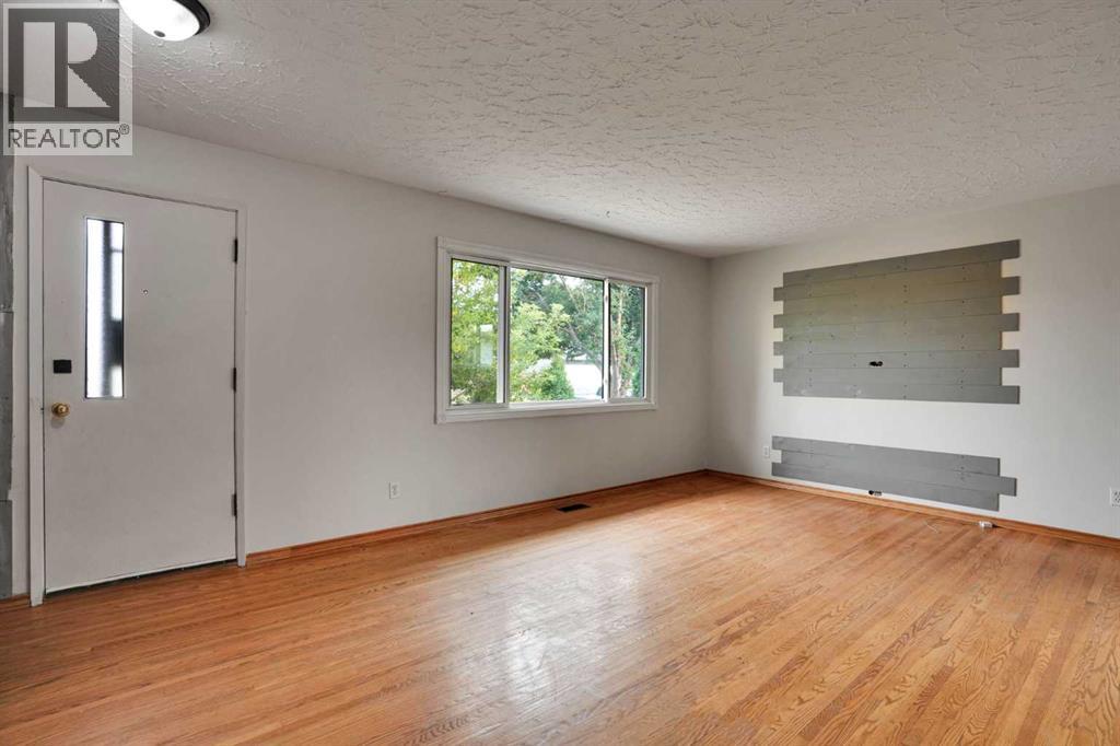 5404 Valentine Crescent SE, Calgary, Alberta  T2A 2K6 - Photo 6 - A2335034