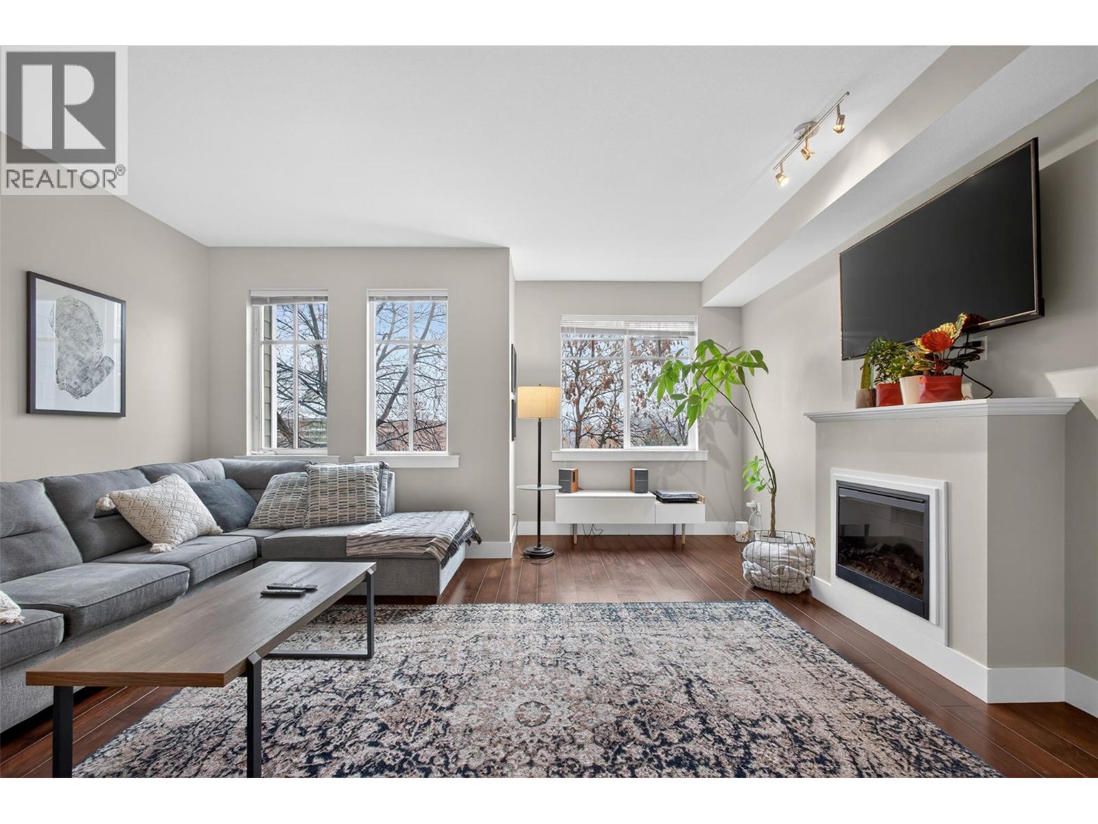 433 Mccarren Avenue Unit# 9, Kelowna, British Columbia  V1W 4T8 - Photo 2 - 10389519
