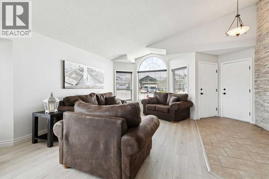 438 Sheep River Point, Okotoks, Alberta  T1S 1S3 - Photo 4 - A2336549