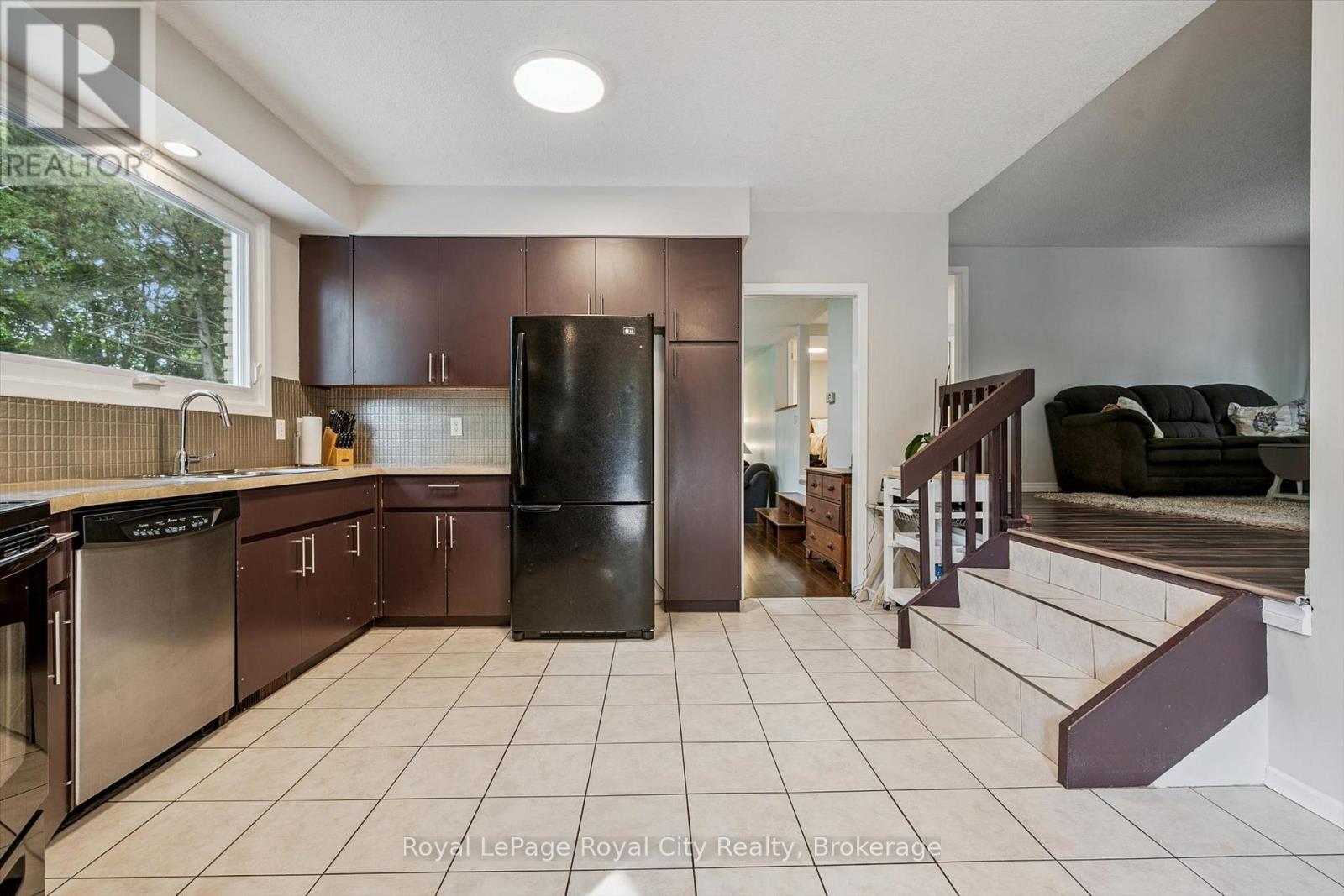 8 Berkley Place, Guelph, Ontario  N1E 1E6 - Photo 10 - X13673660