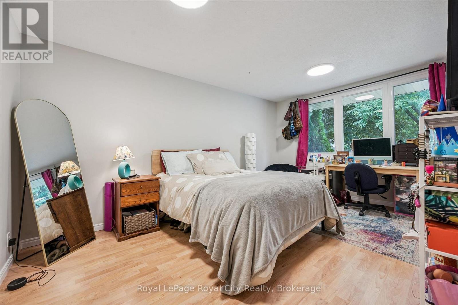8 Berkley Place, Guelph, Ontario  N1E 1E6 - Photo 11 - X13673660