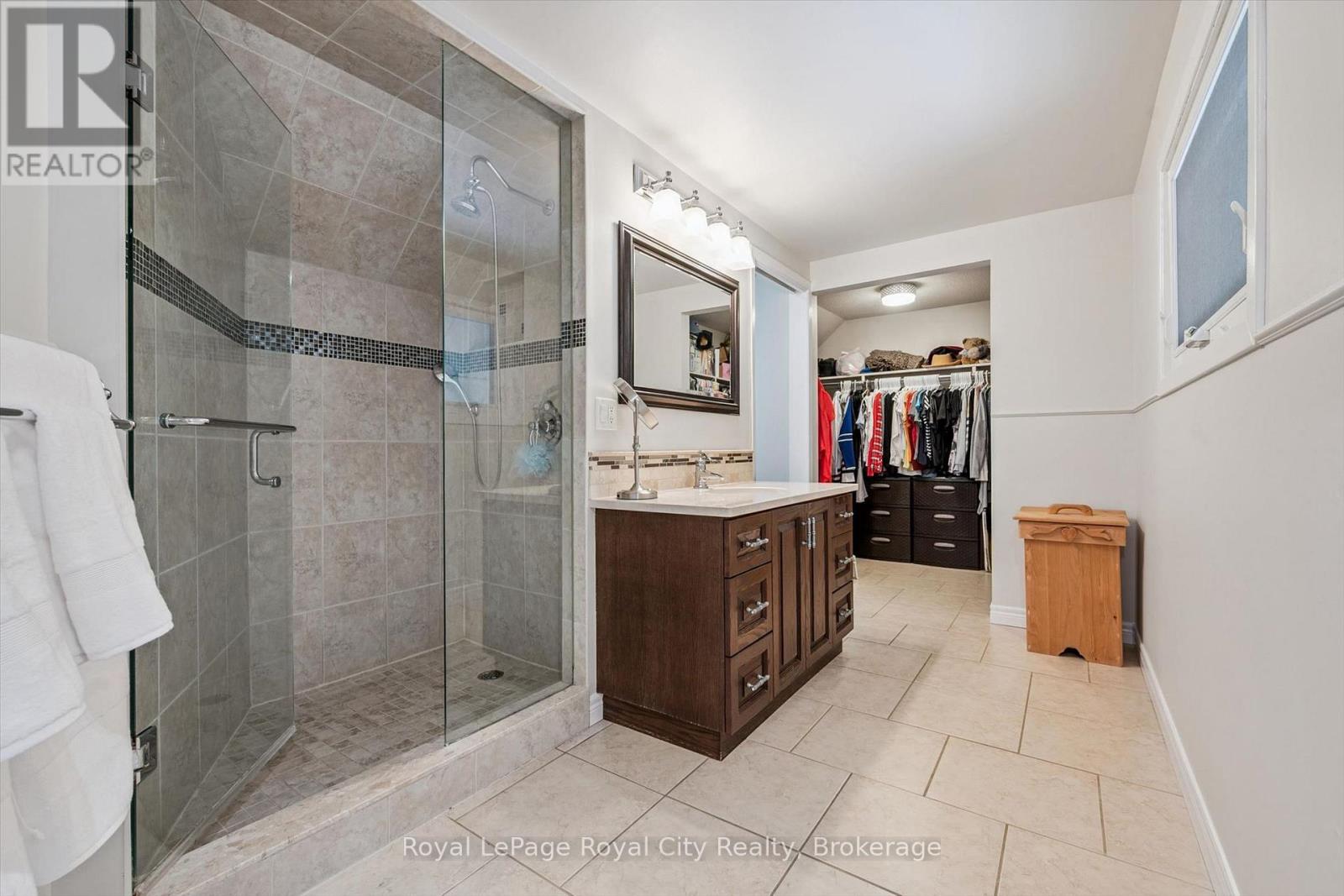 8 Berkley Place, Guelph, Ontario  N1E 1E6 - Photo 14 - X13673660