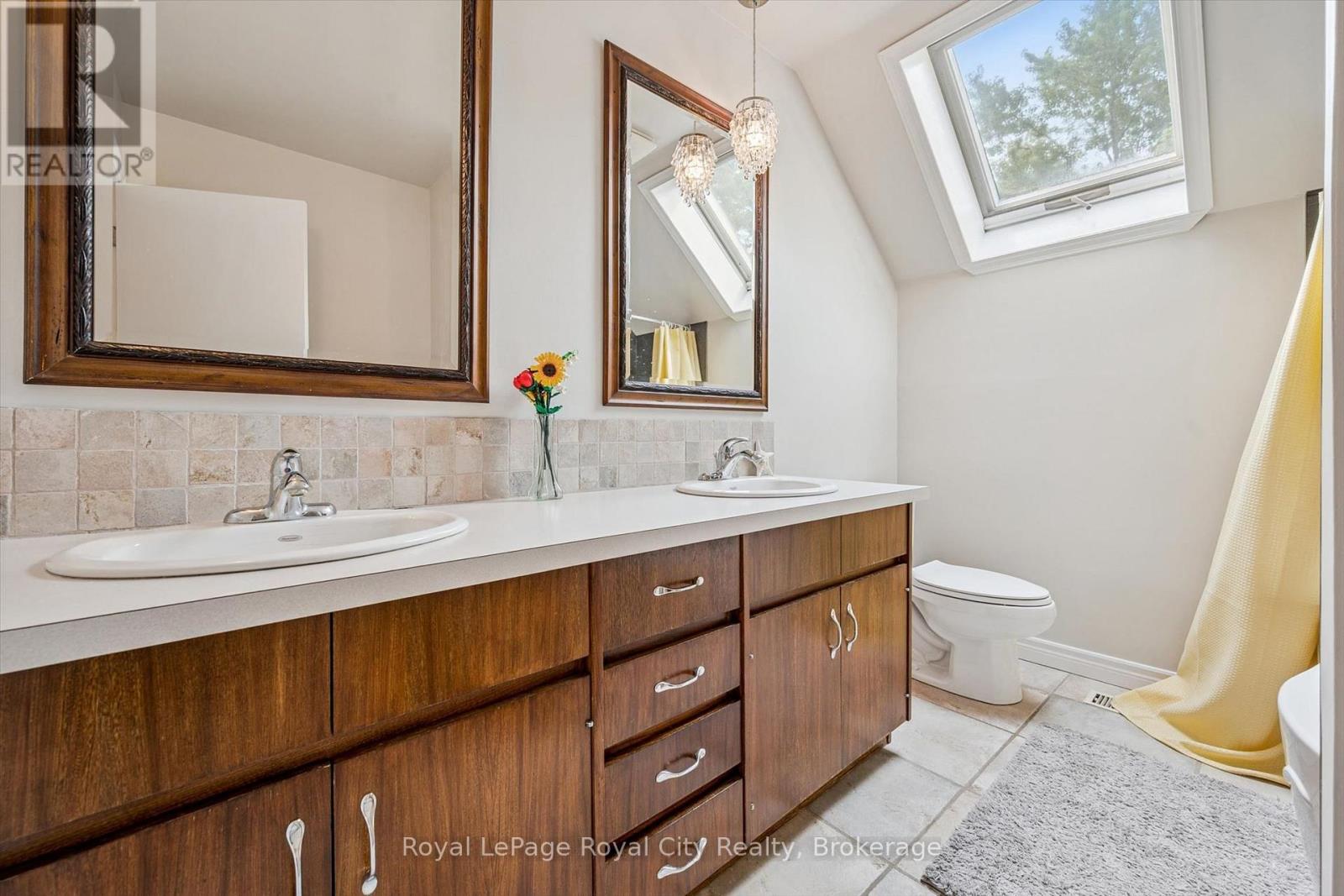 8 Berkley Place, Guelph, Ontario  N1E 1E6 - Photo 18 - X13673660