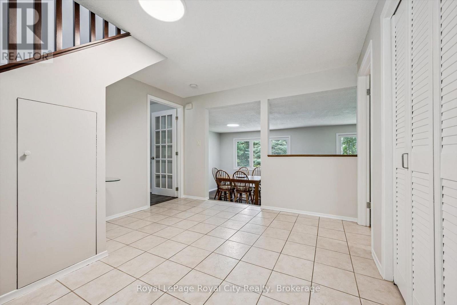 8 Berkley Place, Guelph, Ontario  N1E 1E6 - Photo 3 - X13673660