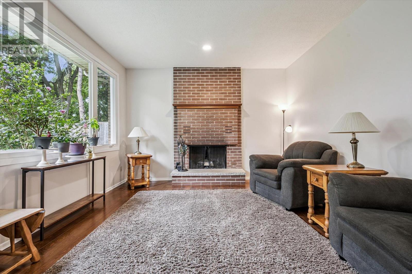 8 Berkley Place, Guelph, Ontario  N1E 1E6 - Photo 6 - X13673660