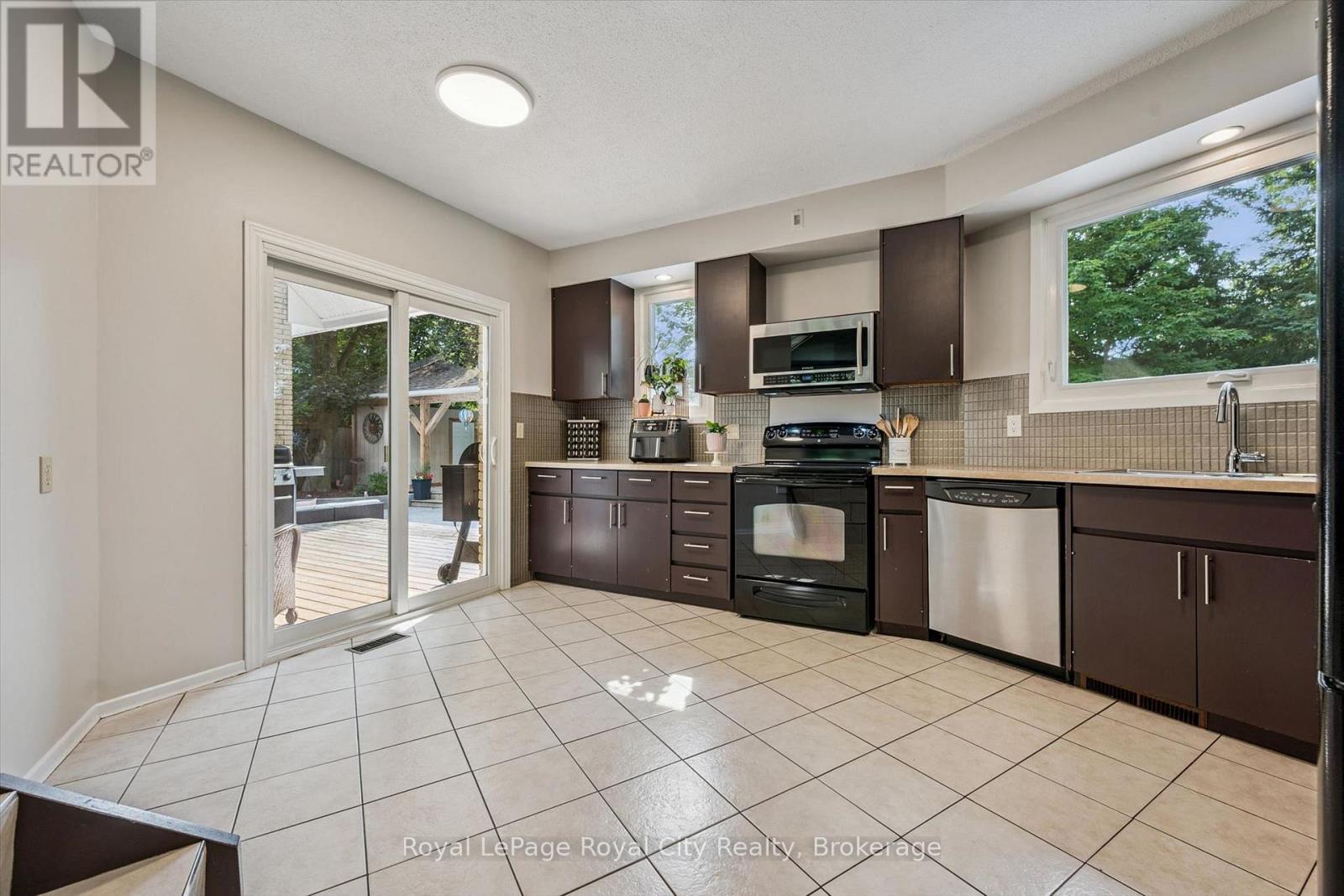 8 Berkley Place, Guelph, Ontario  N1E 1E6 - Photo 8 - X13673660