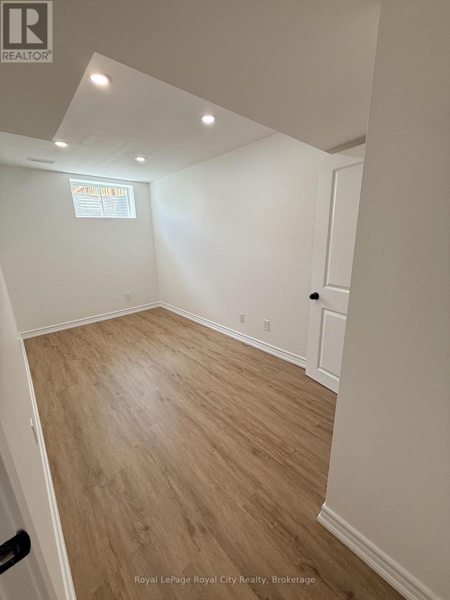 34 John Brabson Crescent, Guelph, Ontario  N1G 0G5 - Photo 5 - X13673746