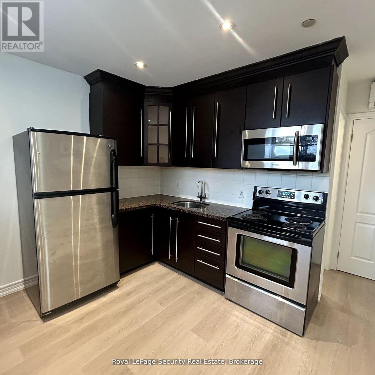 B - 13 Fisher Street, Toronto, Ontario  M6K 1V7 - Photo 10 - C13673734