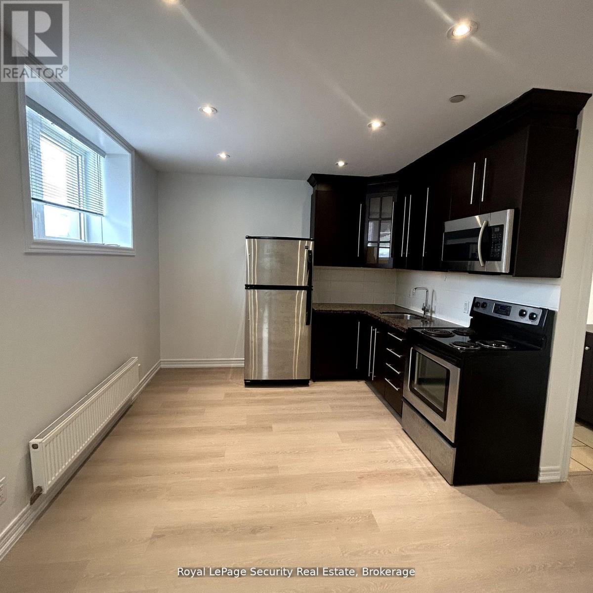 B - 13 Fisher Street, Toronto, Ontario  M6K 1V7 - Photo 11 - C13673734