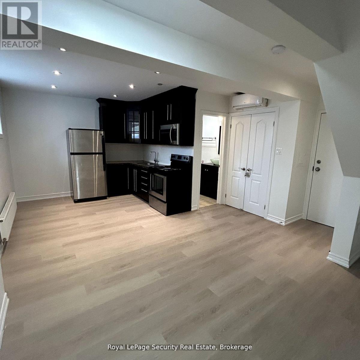 B - 13 Fisher Street, Toronto, Ontario  M6K 1V7 - Photo 16 - C13673734