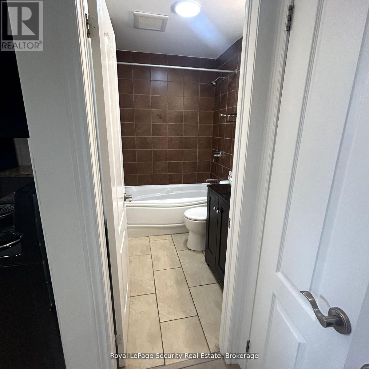 B - 13 Fisher Street, Toronto, Ontario  M6K 1V7 - Photo 18 - C13673734