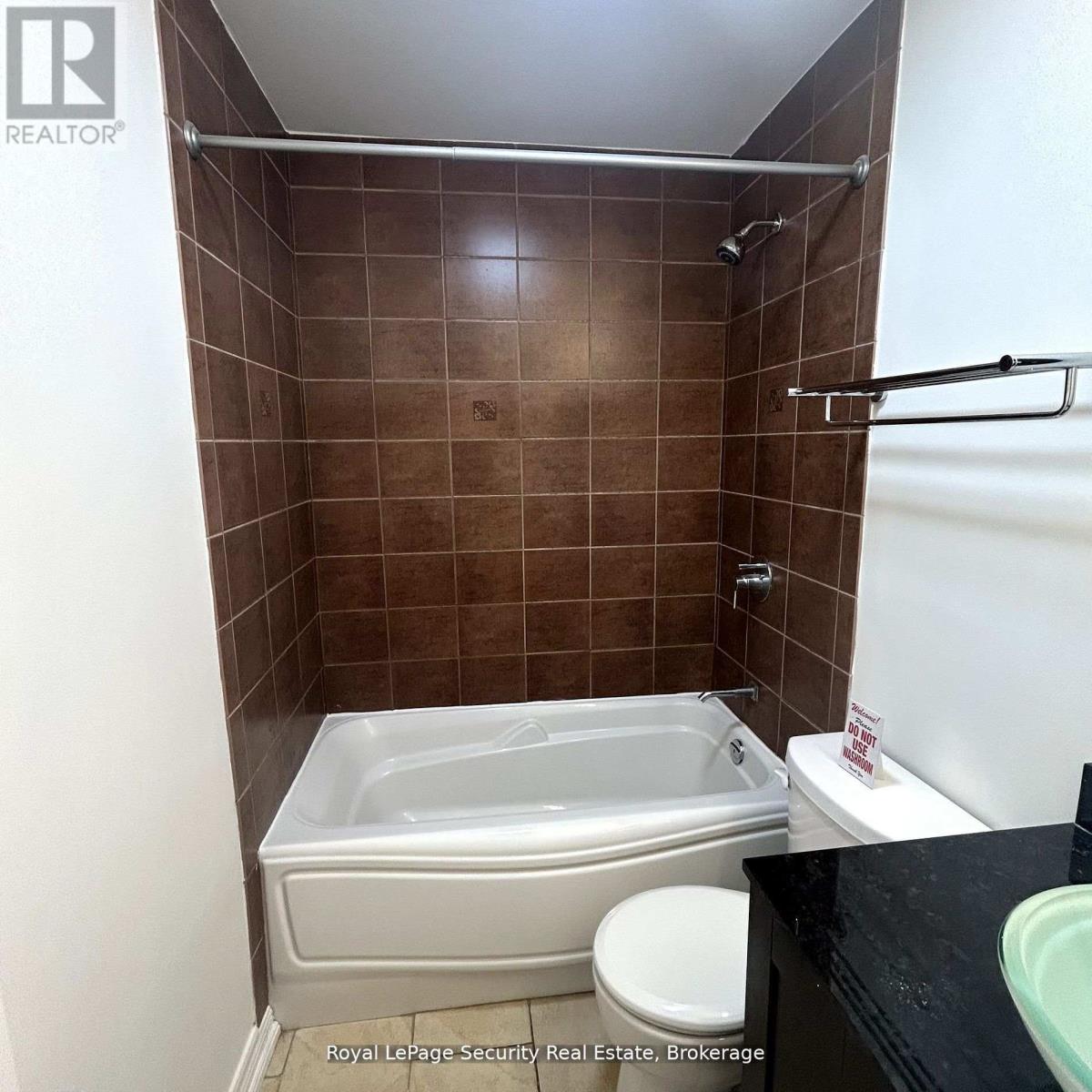 B - 13 Fisher Street, Toronto, Ontario  M6K 1V7 - Photo 19 - C13673734