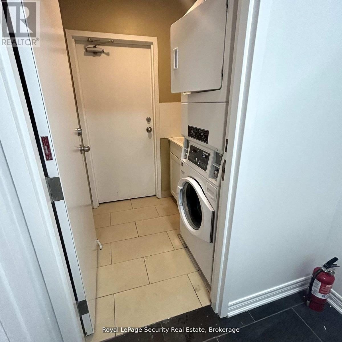 B - 13 Fisher Street, Toronto, Ontario  M6K 1V7 - Photo 25 - C13673734