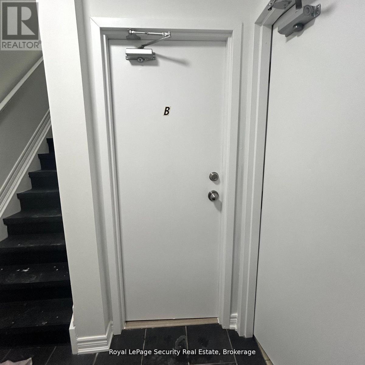 B - 13 Fisher Street, Toronto, Ontario  M6K 1V7 - Photo 8 - C13673734
