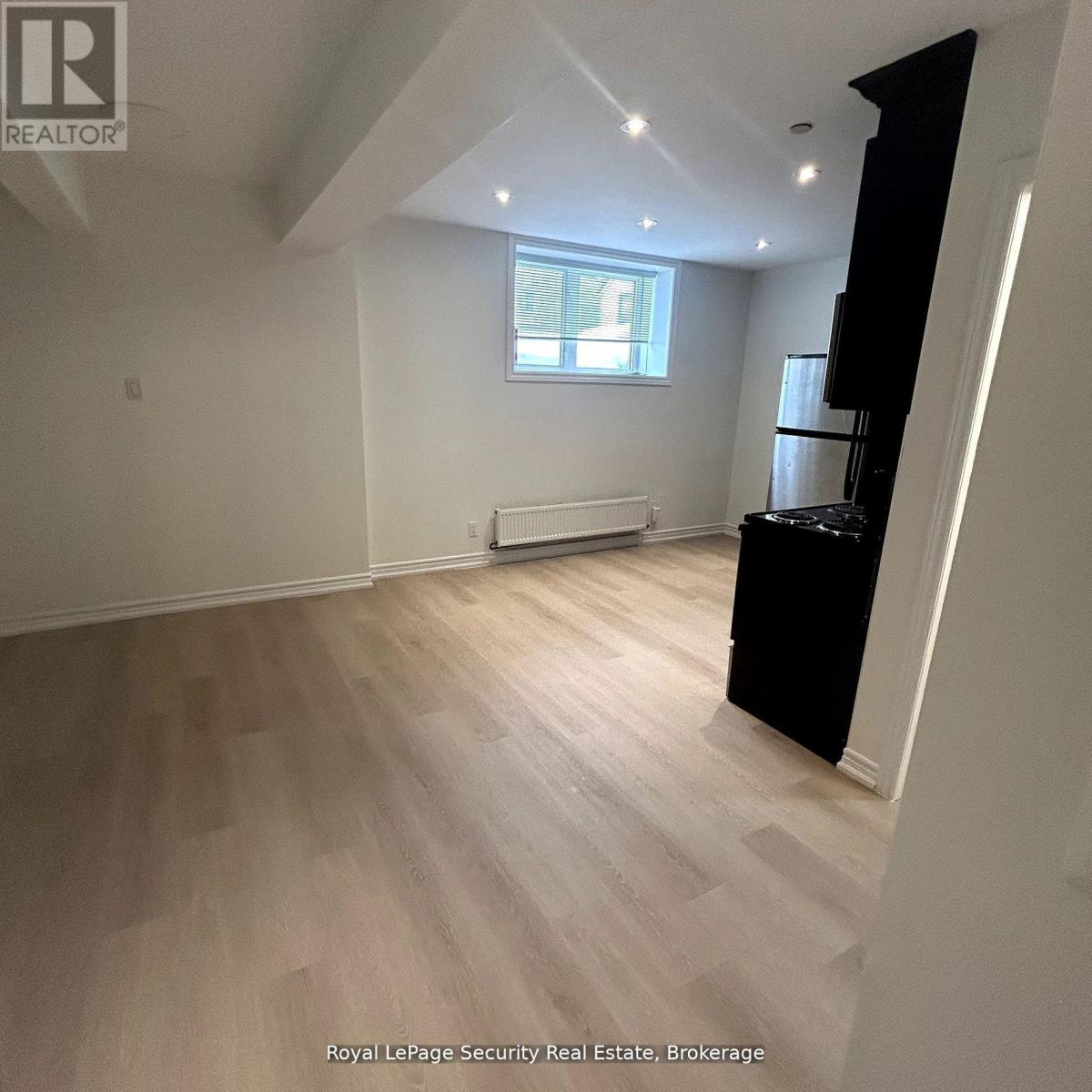 B - 13 Fisher Street, Toronto, Ontario  M6K 1V7 - Photo 9 - C13673734