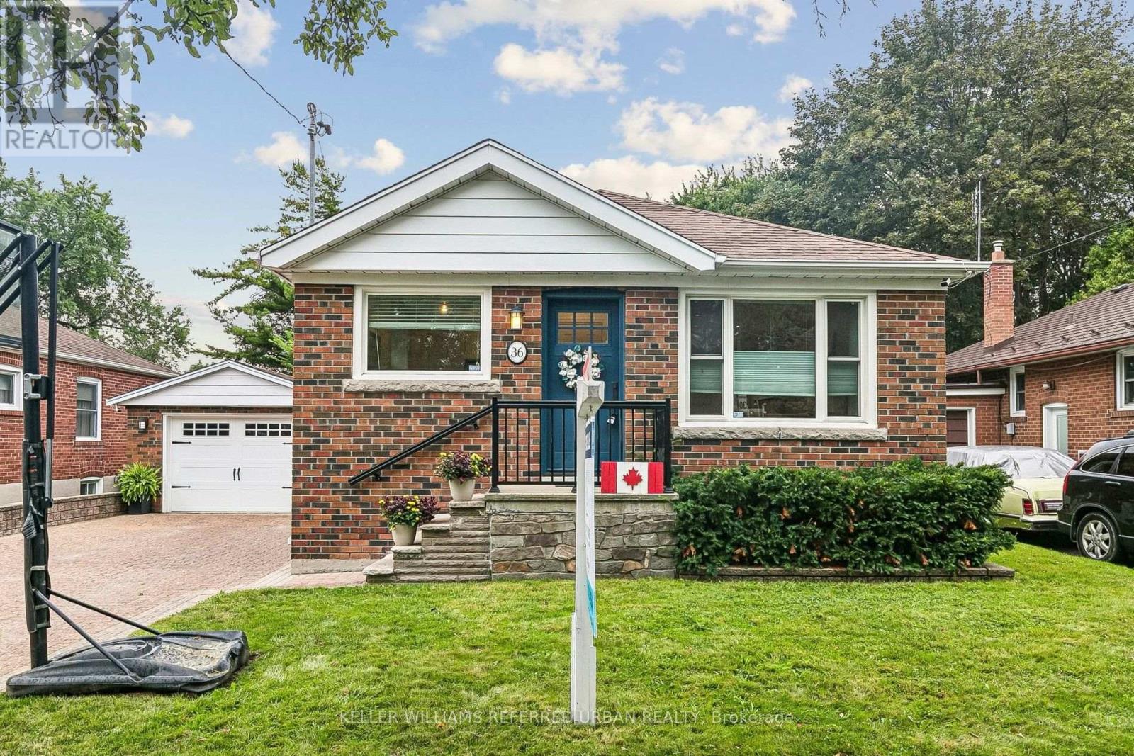 36 VERNADALE CRESCENT, Toronto, Ontario