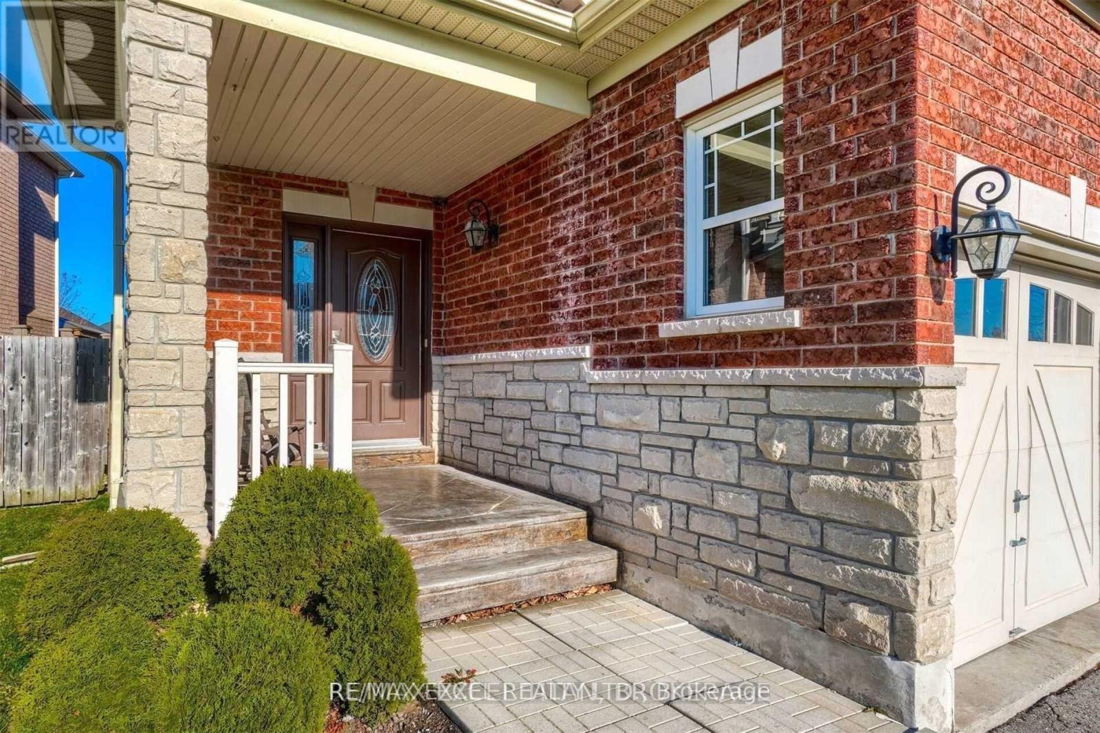 10 Pondmede Crescent, Whitchurch-Stouffville, Ontario  L4A 0E2 - Photo 3 - N13673638
