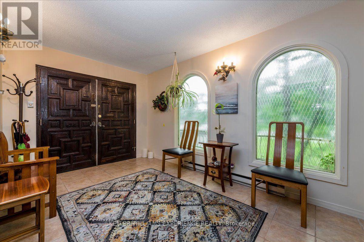 298 Seventh Street, Midland, Ontario  L4R 3Z9 - Photo 3 - S13673650