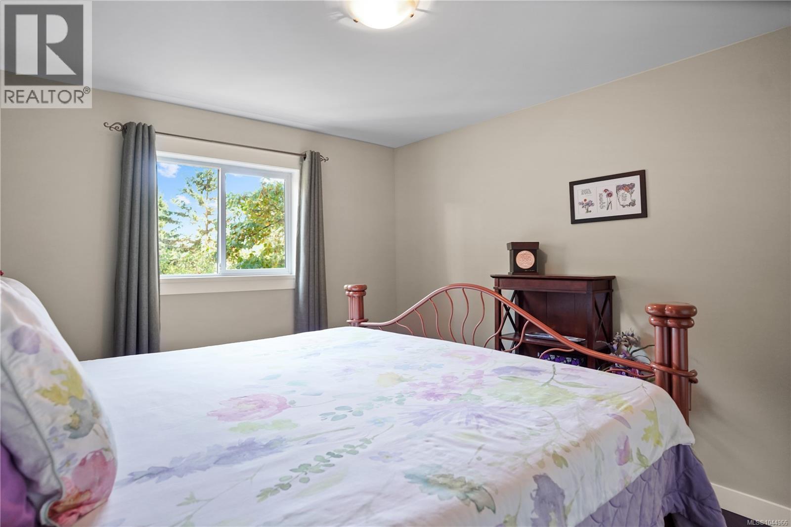 1084 Tatlow Rd, North Saanich, British Columbia  V8L 5P3 - Photo 13 - 1044966