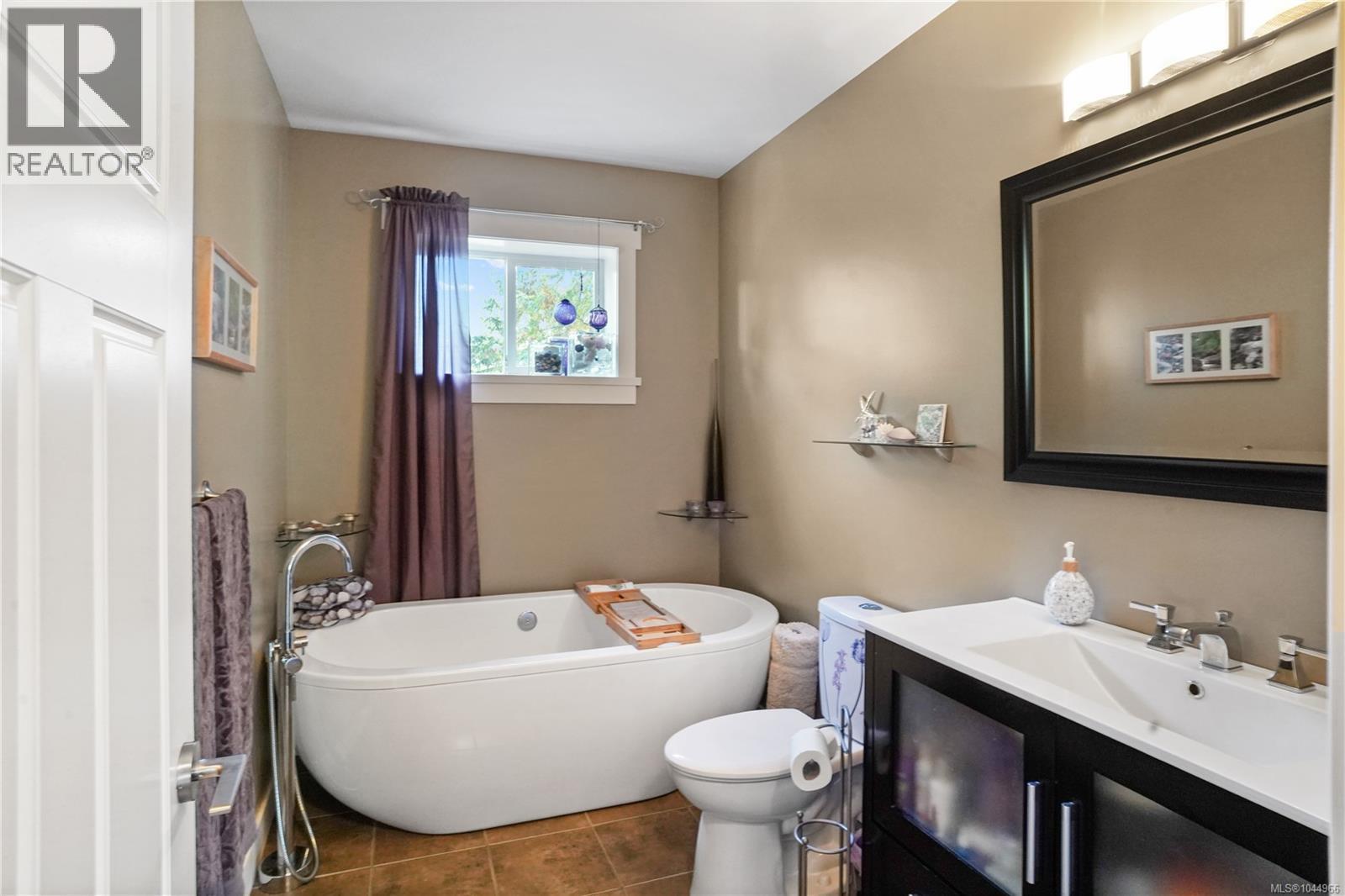 1084 Tatlow Rd, North Saanich, British Columbia  V8L 5P3 - Photo 14 - 1044966
