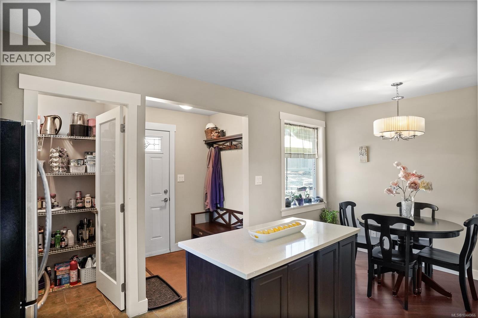 1084 Tatlow Rd, North Saanich, British Columbia  V8L 5P3 - Photo 4 - 1044966
