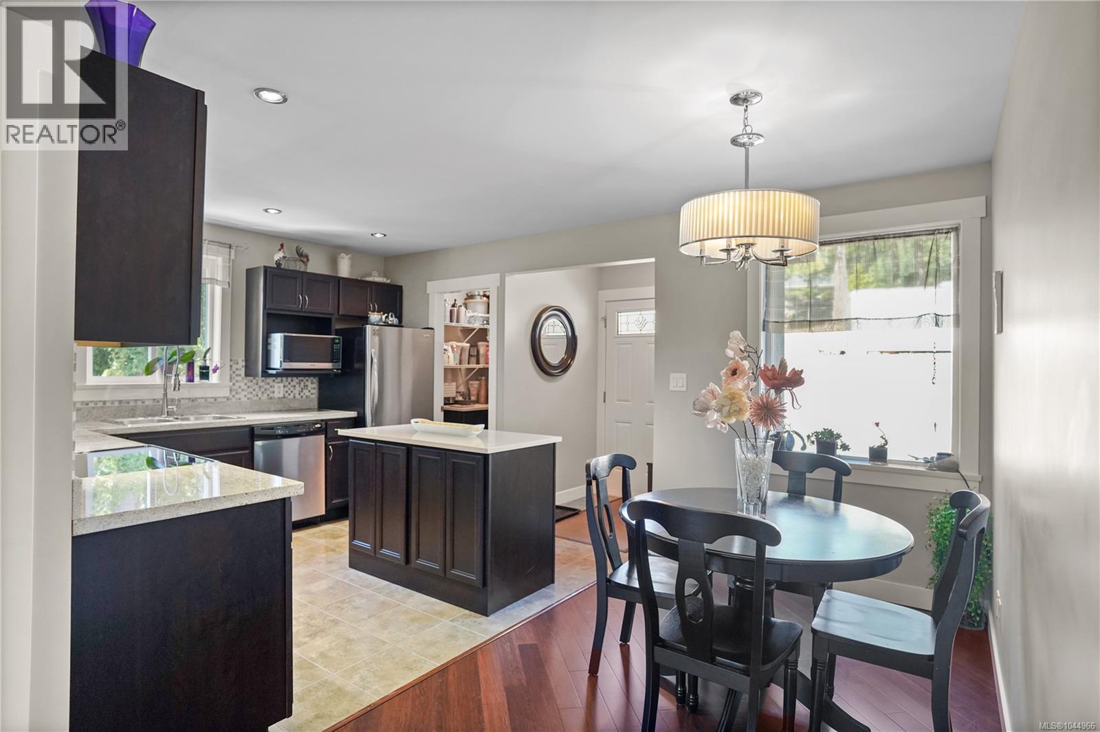1084 Tatlow Rd, North Saanich, British Columbia  V8L 5P3 - Photo 5 - 1044966