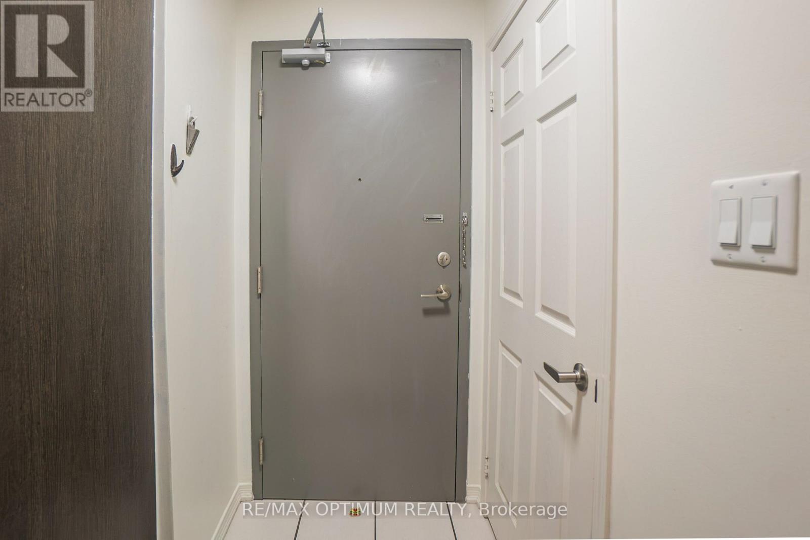 315 - 50 Sky Harbour Drive, Brampton, Ontario  L6Y 6B8 - Photo 5 - W13673648